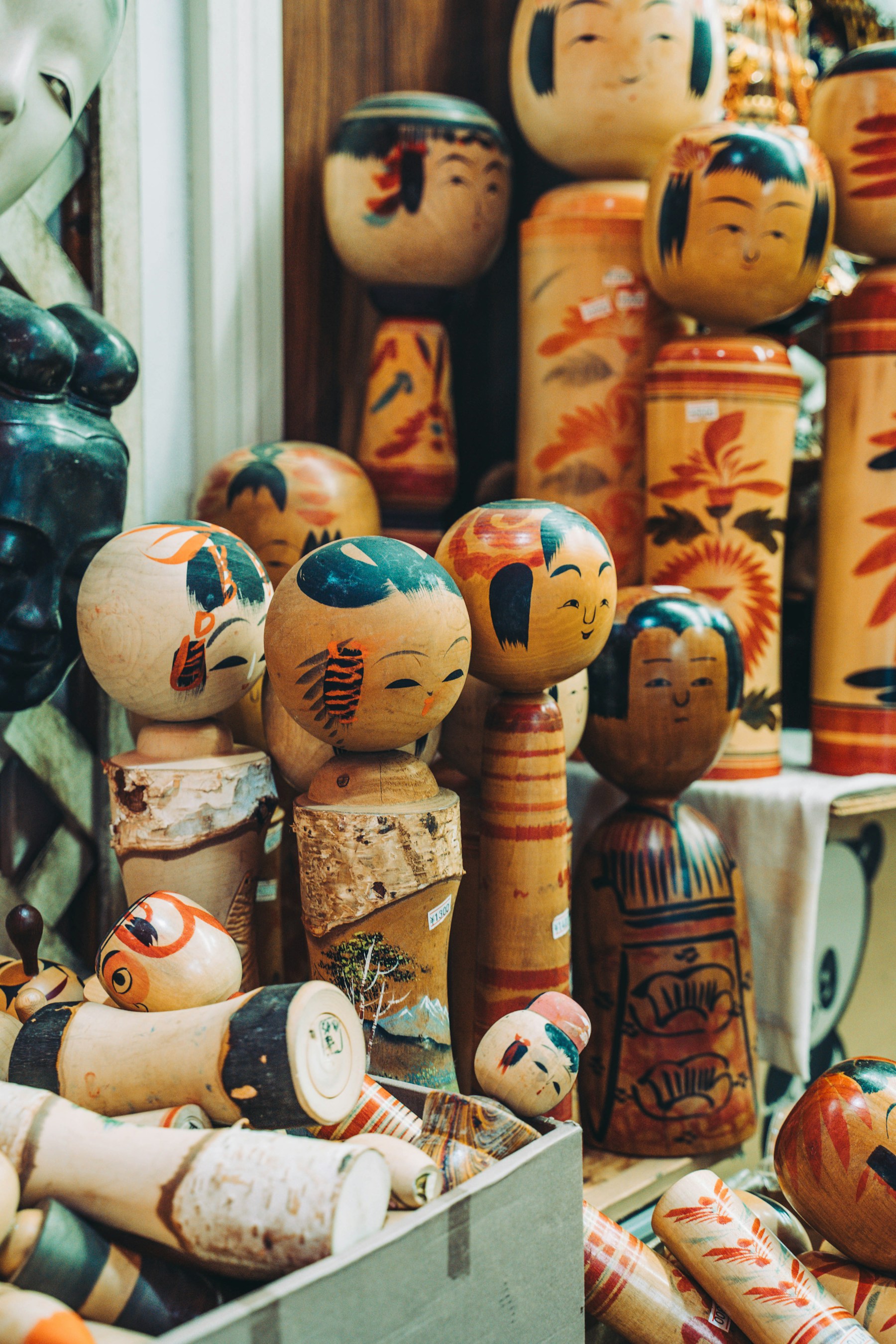 Bonecas kokeshi numa loja de Yanaka Ginza.